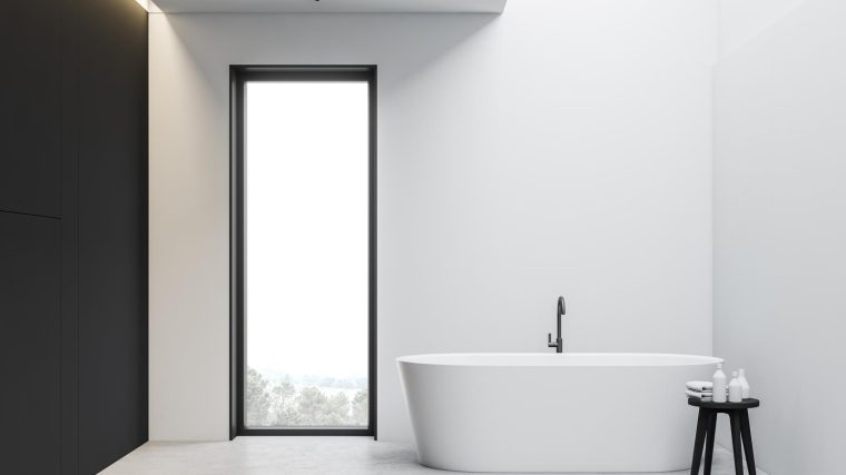 Come arredare una parete vuota del bagno